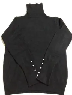 trubeパール袖タートルニット