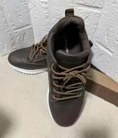 ダークブラウン レースアップ スニーカー