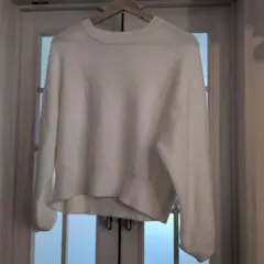 ホワイトリブ編み長袖セーター