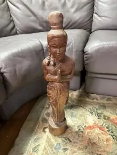 古い木製女性像　置物