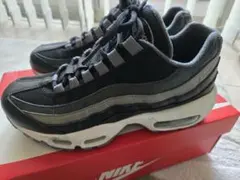 Item thumbnail for item 26251f19-9ad7-475a-8343-b27d81c53510