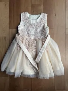 フォーマルドレス ベージュ色 刺繍入り