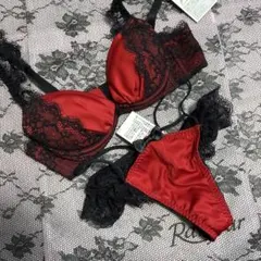 ★ rienda suelta★B65-70★廃盤RED★お色気Tバックのサムネイル