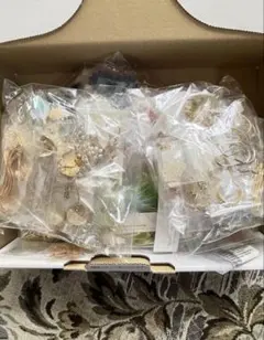 アクセサリーパーツセット 100点以上　天然石やレジン空枠など多数