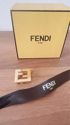 FENDI フェンディ FFロゴ ヘアクリップ バレッタ 箱付き