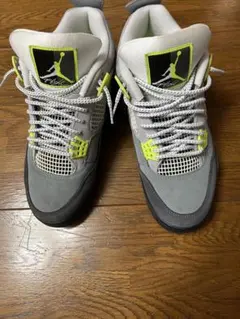 早い者勝ちNIKE AIR JORDAN 4 RETRO LE 