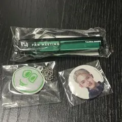 INI XQUARE ガチャ　田島将吾 絵文字キーホルダー　ミニ缶バ　ホテルキー