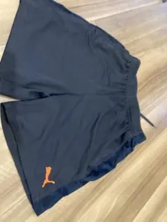 PUMA ダークグレー ショートパンツ