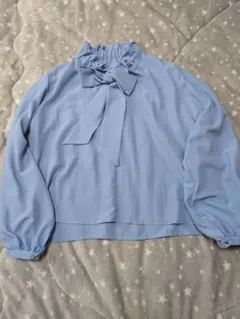 リボン付きフリル襟ライトブルー長袖ブラウス