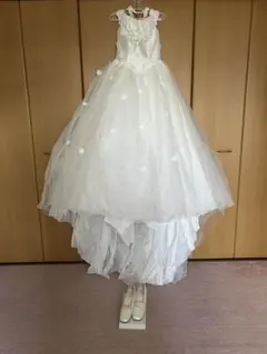 ウェディングドレス 花の刺繍 11号