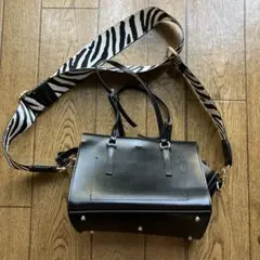 YAHKI ゼブラ柄ストラップ付きバック