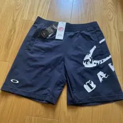 新品未使用 OAKLEY ハーフパンツ M オークリー トレーニングウェアのサムネイル