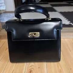 黒 レザー ハンドバッグ ゴールド金具