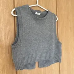 バックスリットショートニットベスト