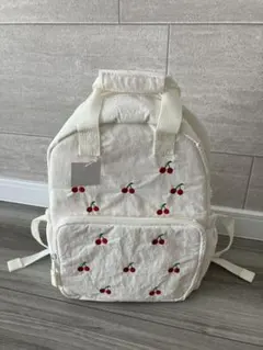 kids foret さくらんぼ刺繍　ホワイト　キッズリュック　新品未使用のサムネイル