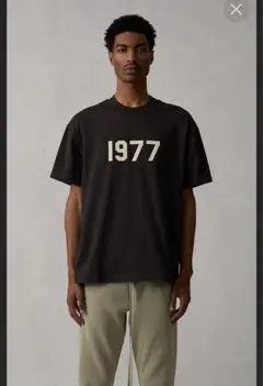 Fear Of God Essentials 1977 半袖Tシャツ