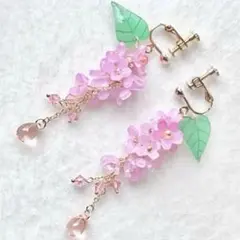 ピンク色のライラックのイヤリング