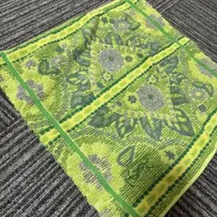 イヴ・サンローラン　花柄 緑色 タオルハンカチ 約30cm