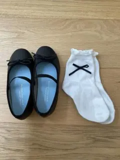 黒いバレエシューズと白い靴下セット