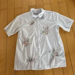 T'BIS STUDIO 刺繍入り半袖シャツ