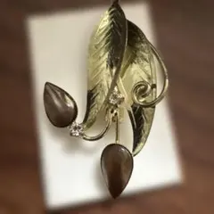 ヴィンテージ　葉と実　デザイン ブローチ シルバーNo.118