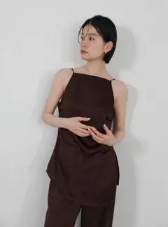 サイドスリットアシンメトリーサテンキャミソール　セレクトモカ　セットアップのサムネイル