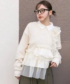 KBF フリルデザイン トレーナー クリーム