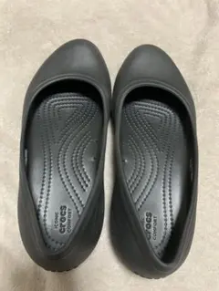 Crocs ブラック フラットシューズ