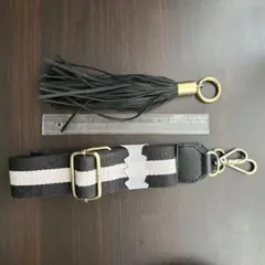 ショルダーバッグ用ストラップ 黒と白ベージュ＆ブラックブリッジチャーム新品未使用