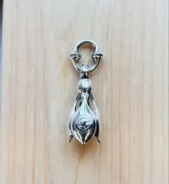 かすう工房 ペンダントトップ 【スズメバチ】 - メルカリ