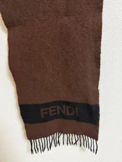 FENDI ロゴ入りブラウンマフラー