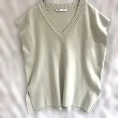 ZARA ライトグリーン Vネック　スリット入り　ニットベスト S