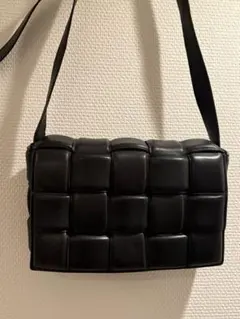 Bottega Veneta ショルダーバッグ　パテッドカセットのサムネイル