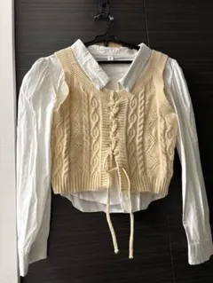 クロップドトップ　ケーブルニットベスト
