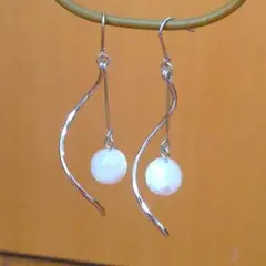 ゆらゆらピアス ホワイトシェル