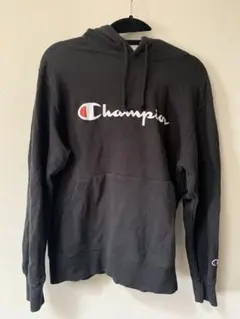 チャンピオン　フード付きパーカー