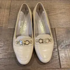 サルヴァトーレフェラガモ Ferragamo パンプス 6 1/2D クリームのサムネイル