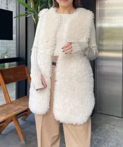 【新品未使用】CAPRICIEUX LEMAGE ベージュファーコート CAPRICIEUX LE'MAGE（カプリシューレマージュ）の「ファー