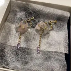 花モチーフ イヤリング　ピンク　紫　白