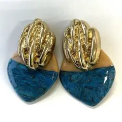 Item thumbnail for item aae39789-8798-4185-a2af-271e245b0cb5