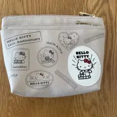 50周年を記念したベージュのハローキティポーチ