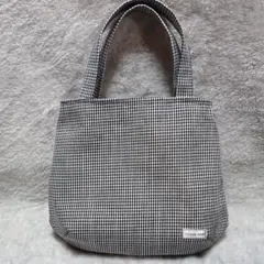 ●12.千鳥格子の丸型バッグ