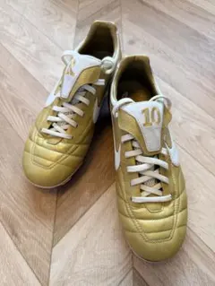 Nike R10 サッカーシューズ ホワイト/ゴールド - メルカリ