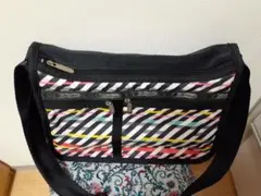 レスポートサック　ショルダーバッグ　マチ拡大　ストライプ　LeSportsac