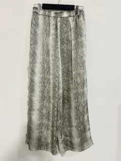 美品　JOINT WORKS パイソン柄 ワイドパンツ イージーパンツのサムネイル
