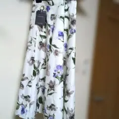 JUSGLITTY 花柄フレアスカート 新品タグ付きのサムネイル