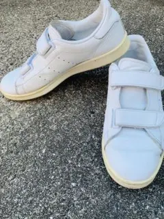 HYKE by adidas スニーカー