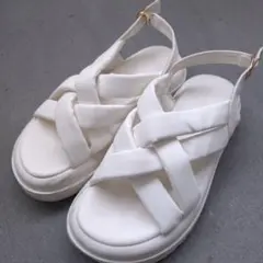 ホワイト クロスストラップ サンダル