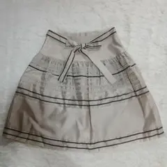 ◆TO BE CHIC⁄ベージュリボン付き⁄ふんわりシルエット⁄ひざ丈スカート◆のサムネイル