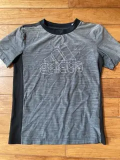 adidas アディダス キッズTシャツ130サイズのサムネイル